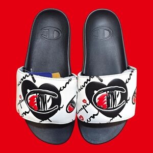 🚺 7 US — Champion IPO Love Squish Slides 1109470 [WHITE/BLACK–SCARLET]